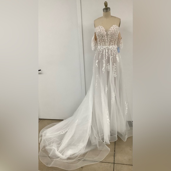 Andrea and Leo Off the Shoulder Puff Bridal Gown, Style #A1014, Size 10 - Picture 3 of 7